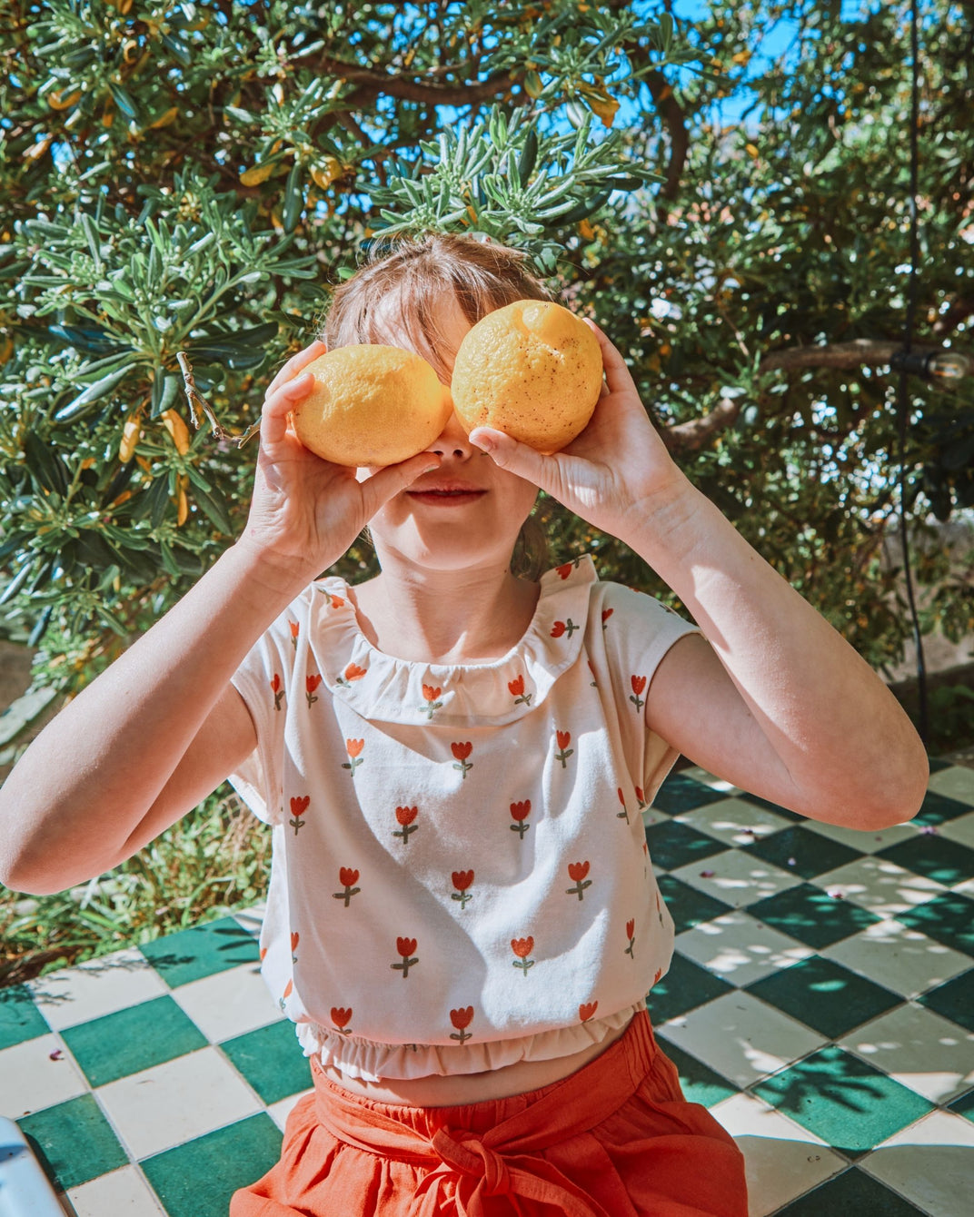 Organic cotton cream tulip collar t-shirt