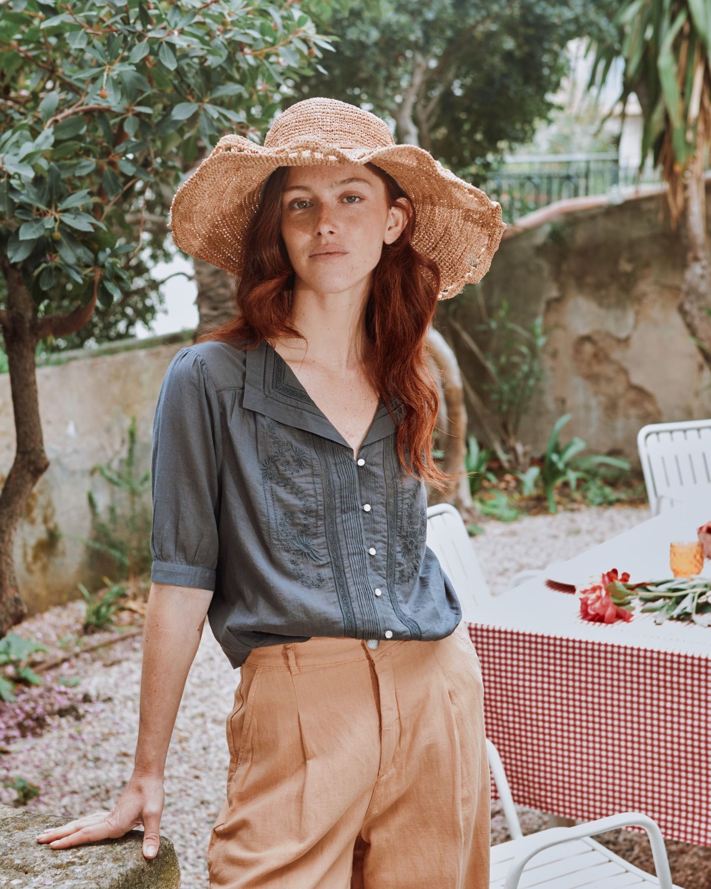 Blouse brodée vintage bitume