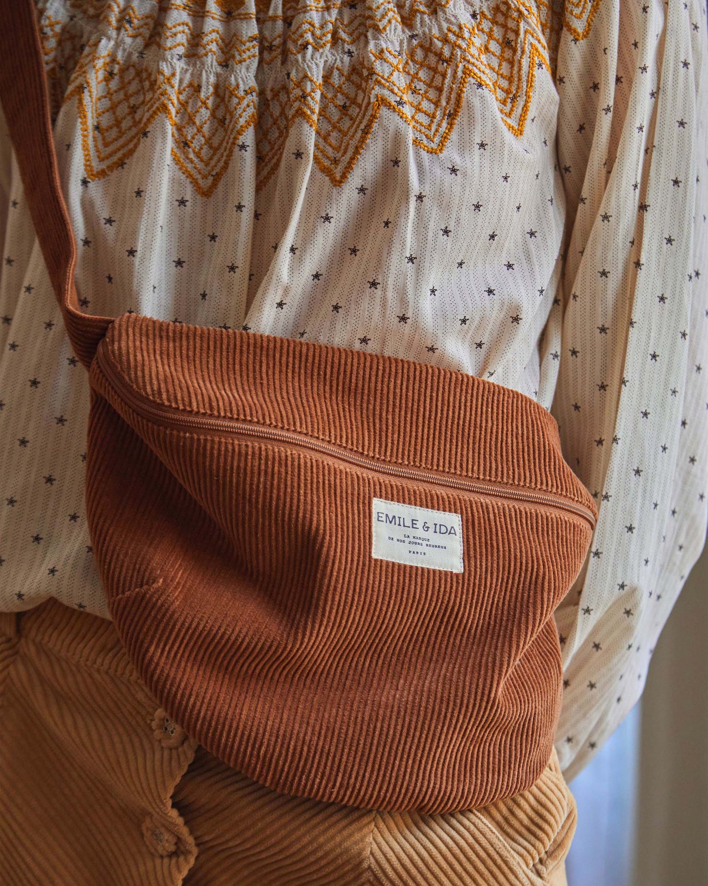 Sac banane velours macadamia