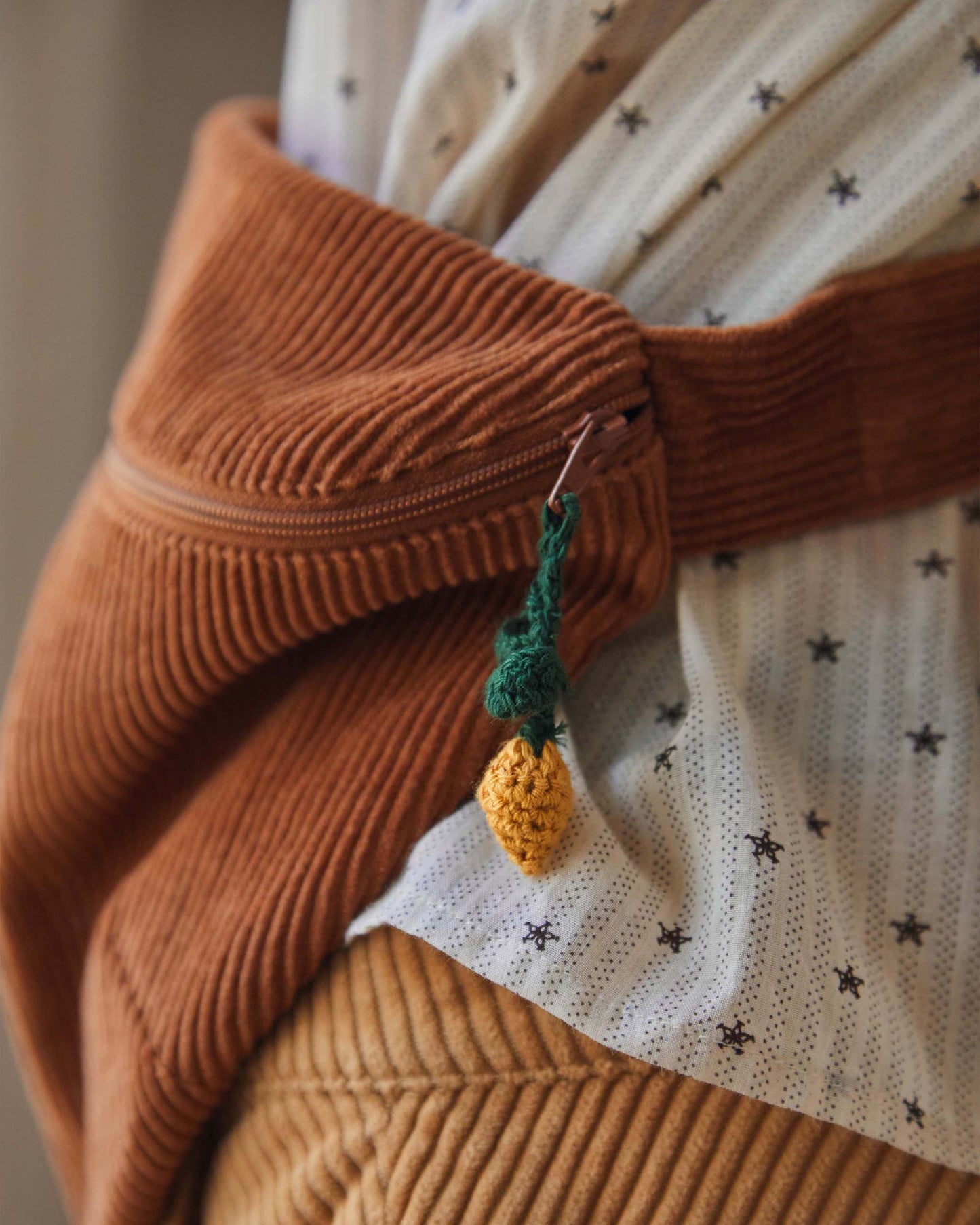 Sac banane velours macadamia