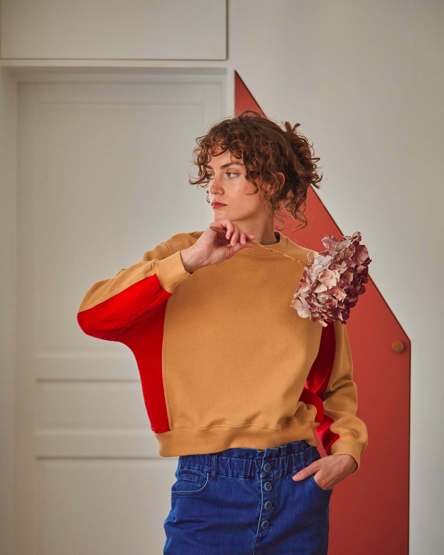 Sweat bicolore coton bio beige et rouge