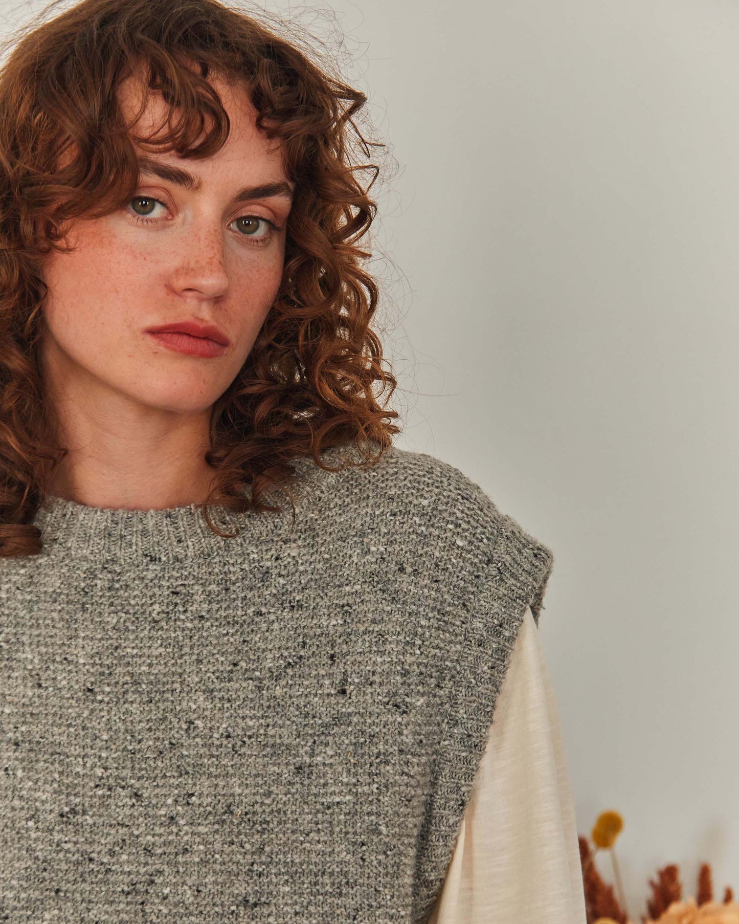 Pull sans manches laine recyclée gris chiné