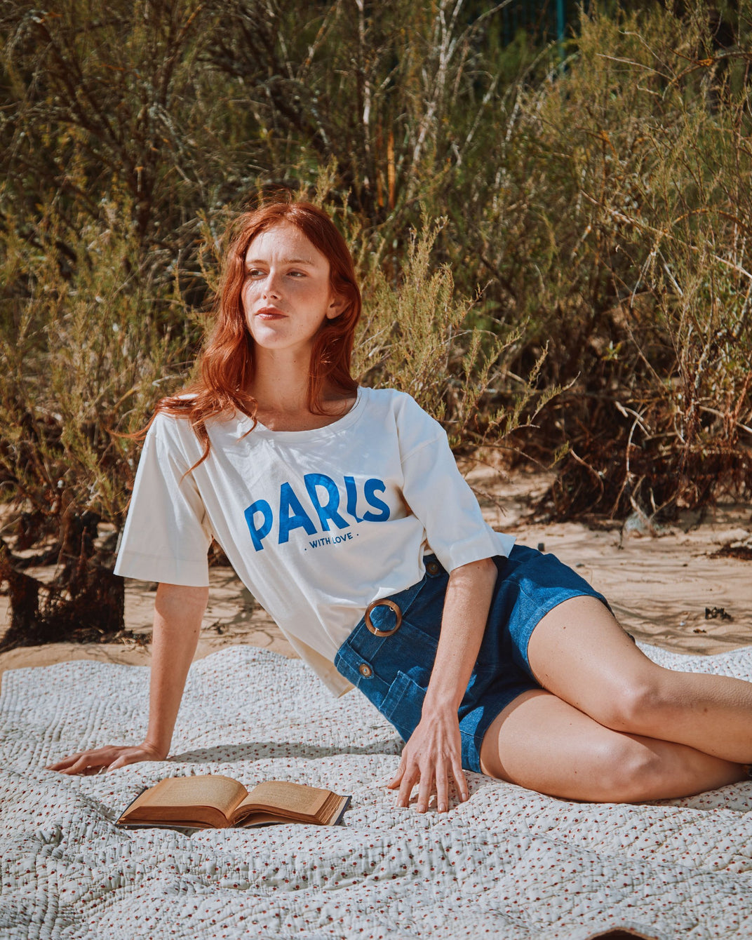 T-shirt Paris coton bio écru et bleu saphir