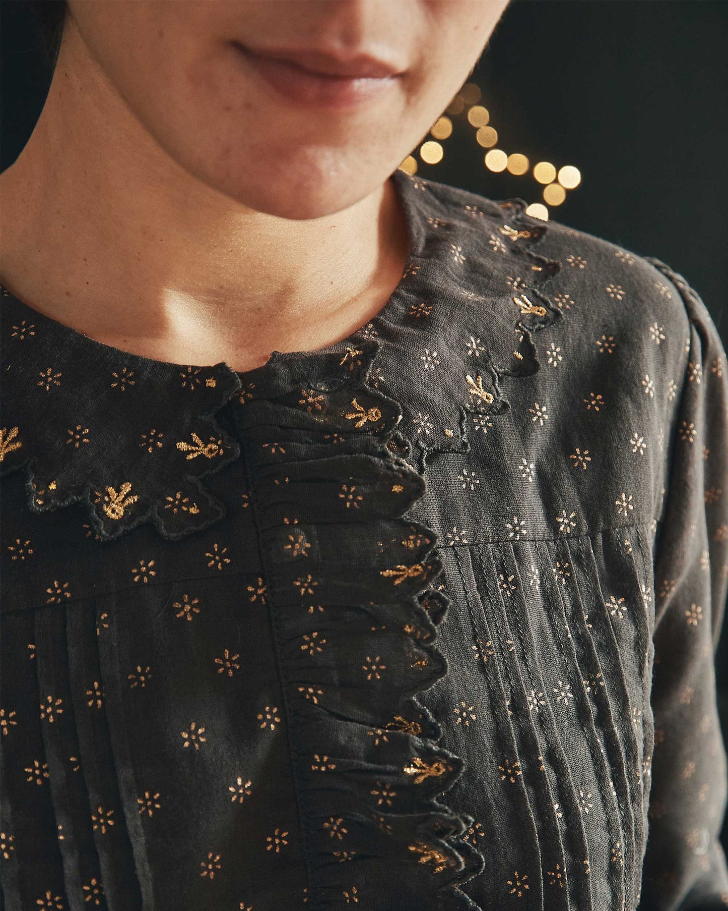 Blouse motifs dorés bitume