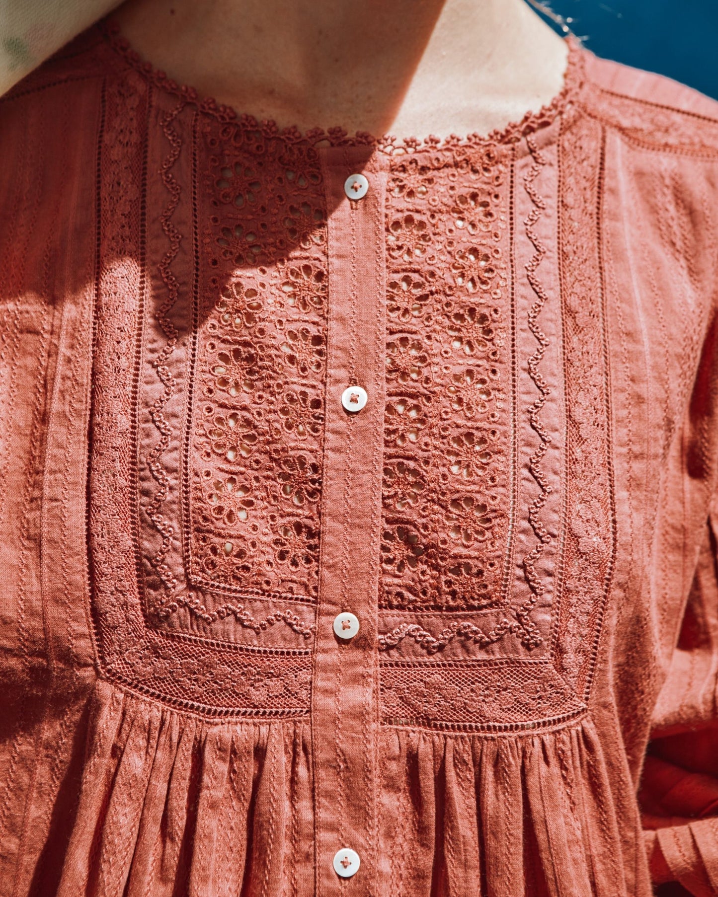Blouse dentelle brique