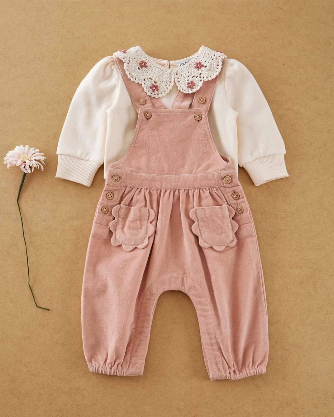 Salopette velours poches fleurs rose