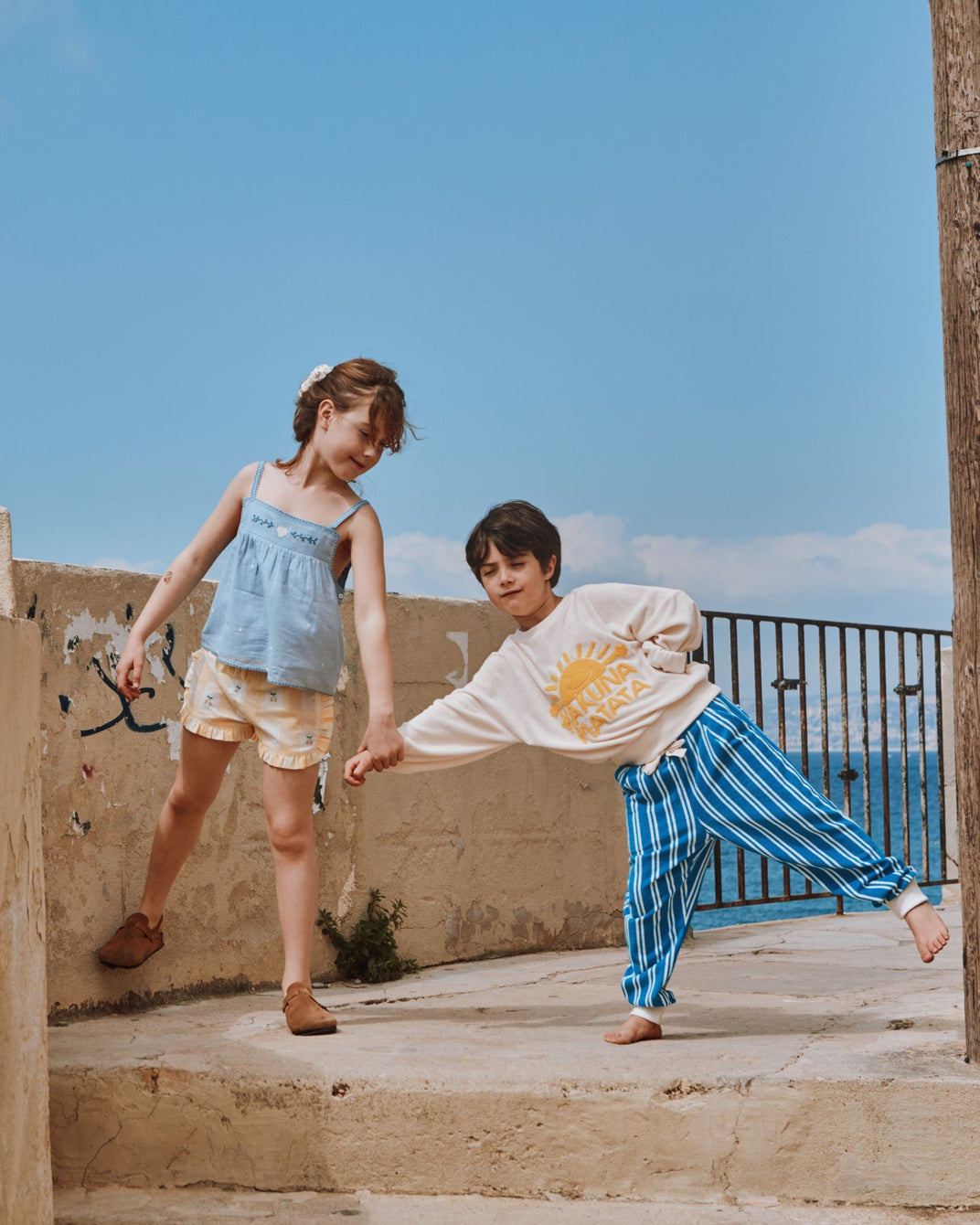 Top - broderie coeur bleu clair