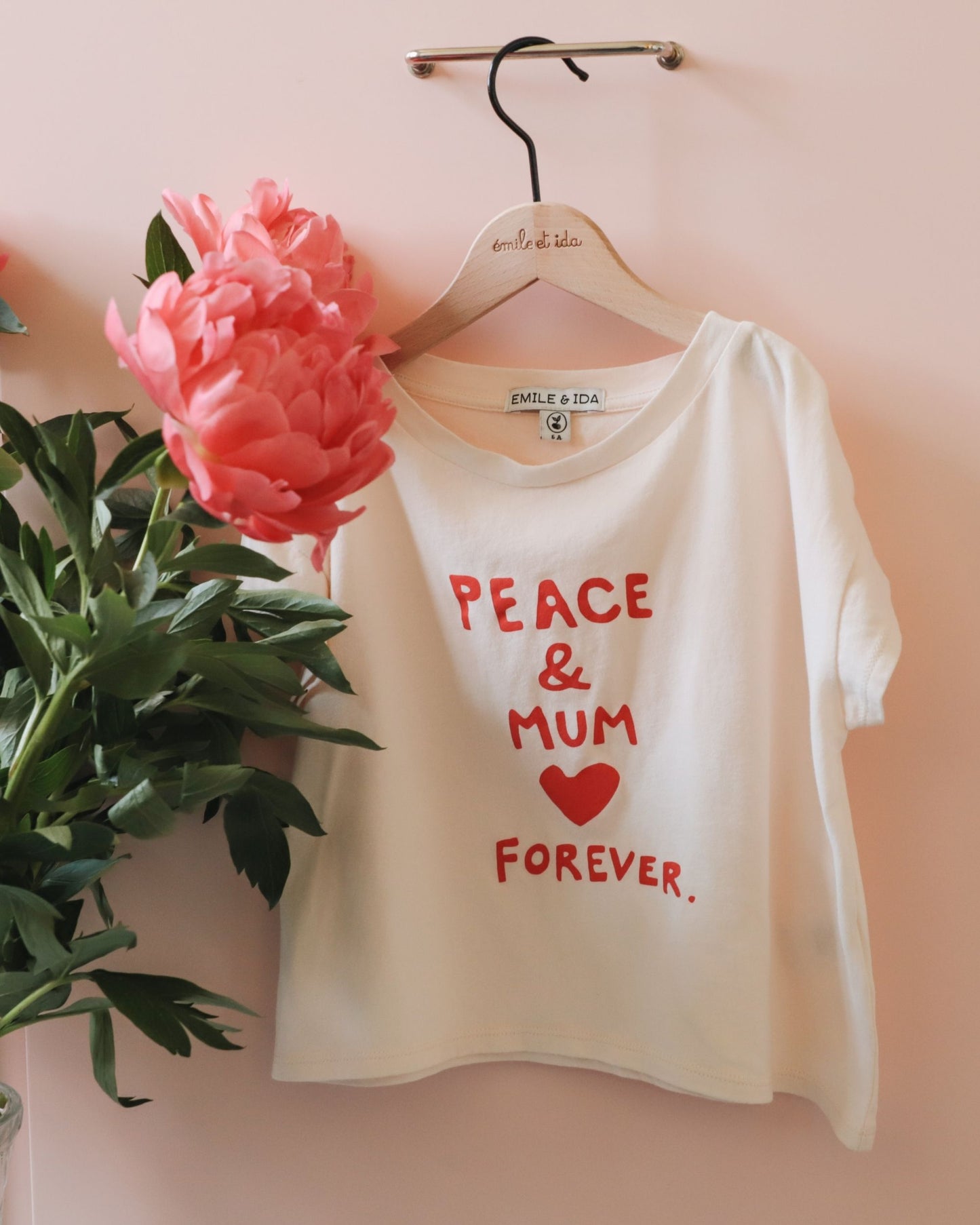 Mum Forever cream organic cotton t-shirt