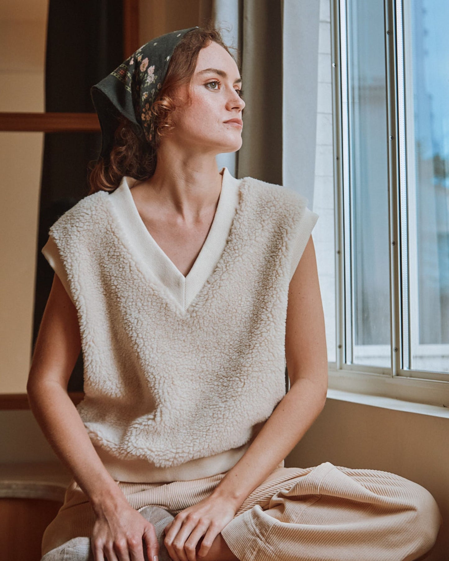 Ecru sherpa sleeveless sweatshirt