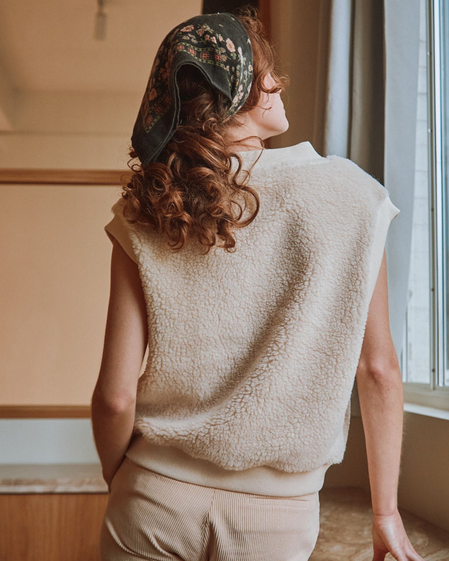 Ecru sherpa sleeveless sweatshirt