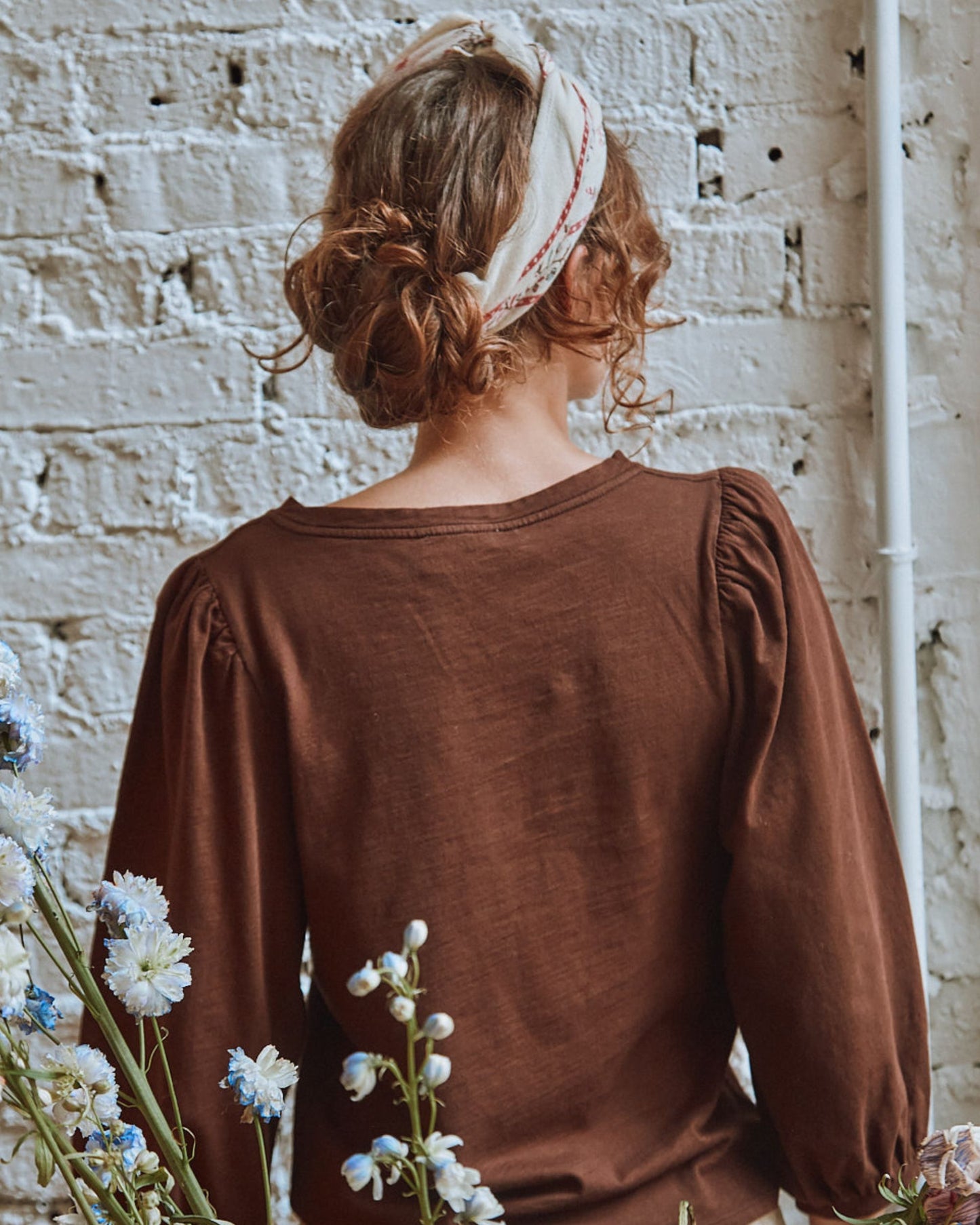 Organic cotton balloon sleeve T-shirt in cocoa