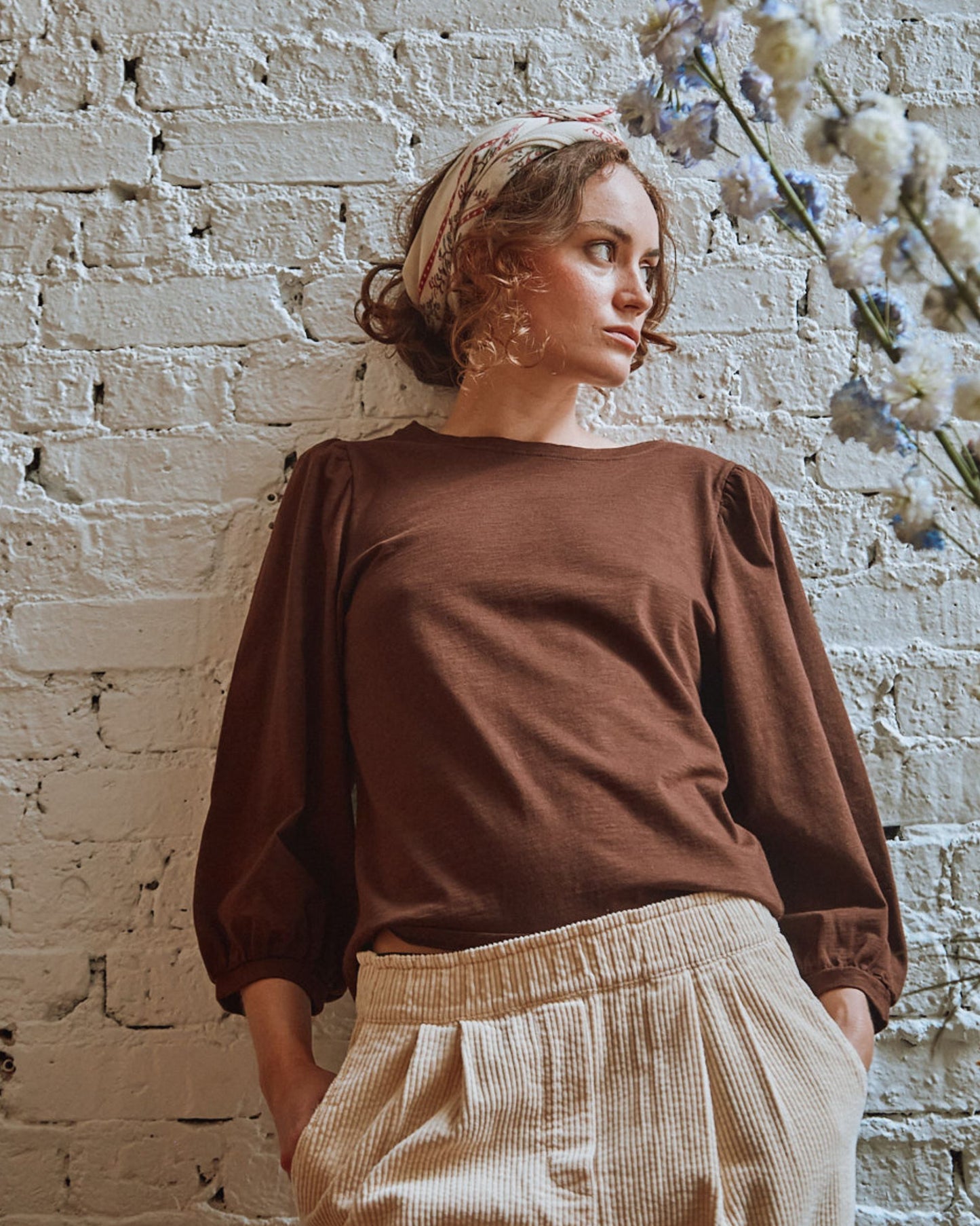 Organic cotton balloon sleeve T-shirt in cocoa