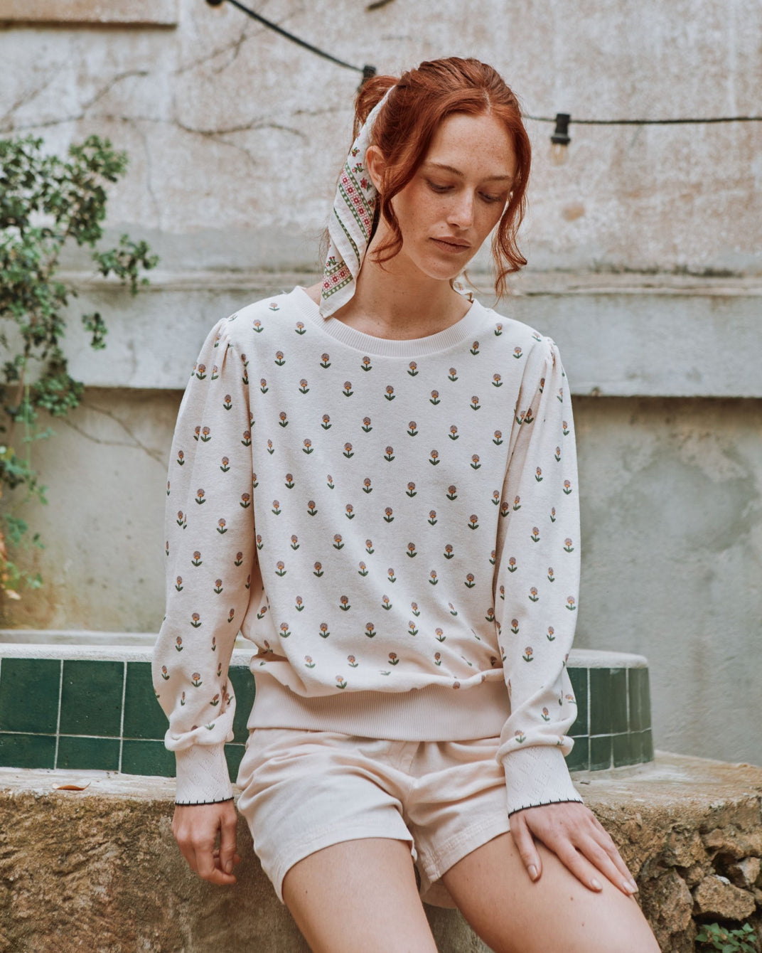 Women's terry cloth sweatshirt with soft ecru flowers
