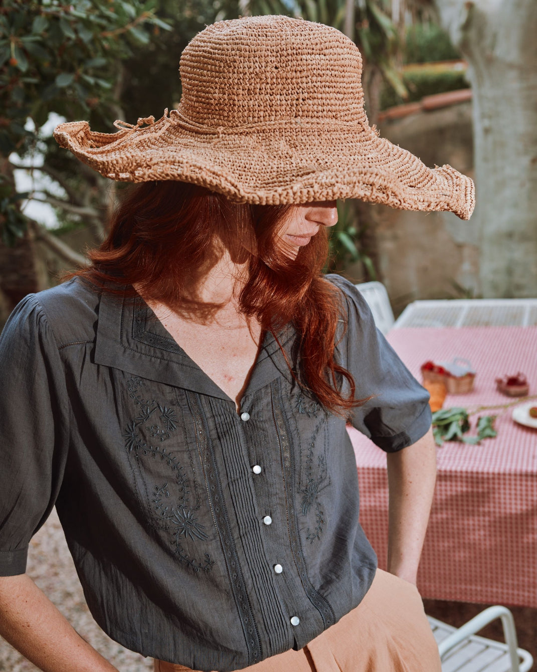 Blouse brodée vintage bitume