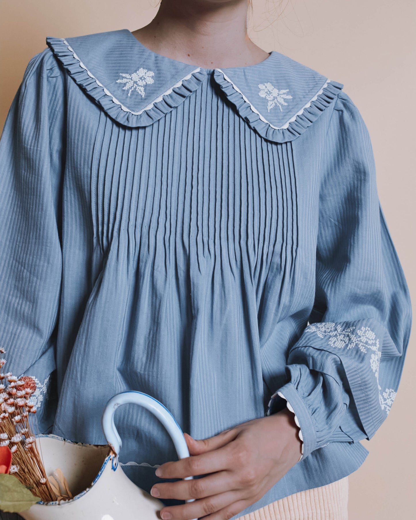 Blouse - Grand col brodé point de croix bleu