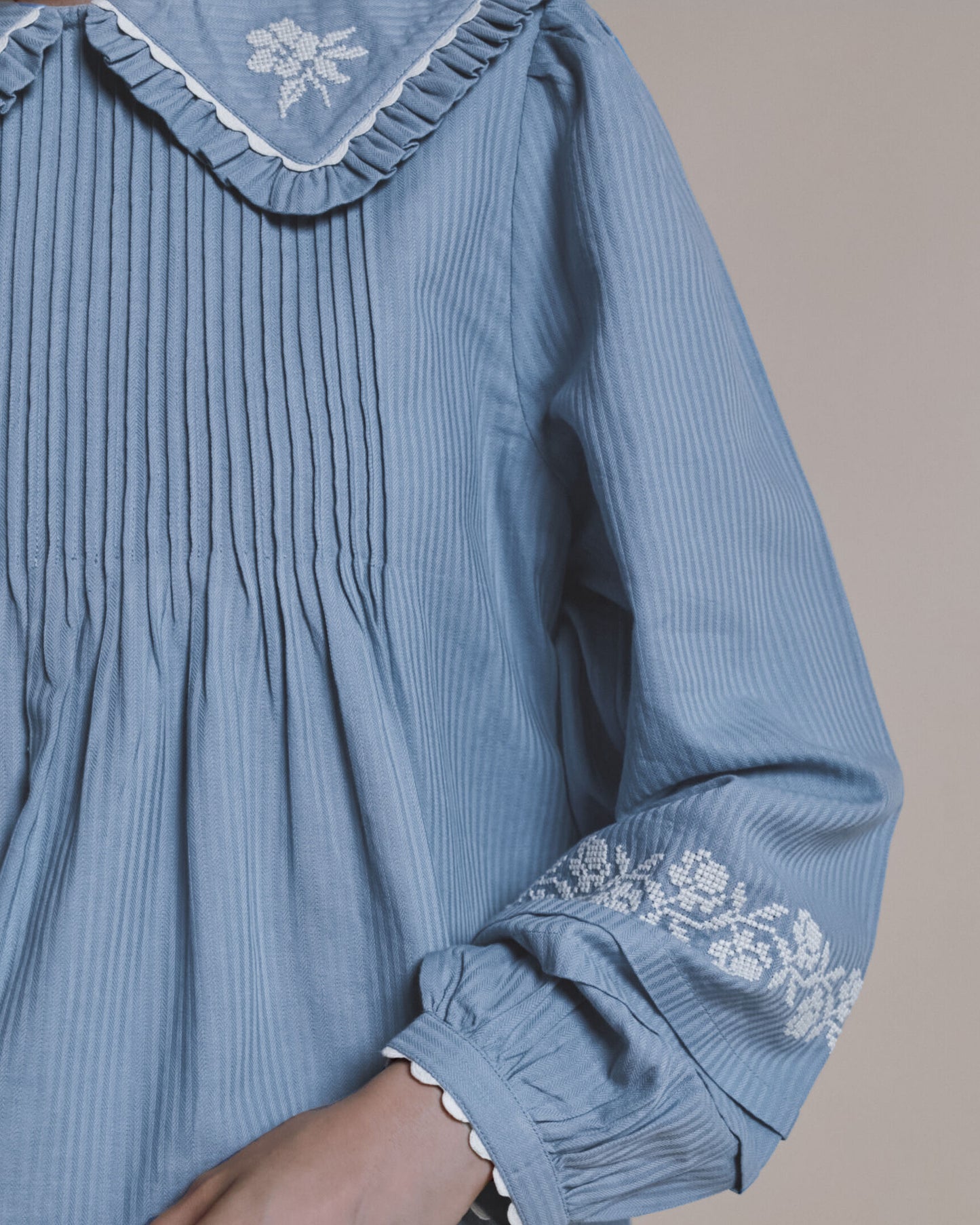 Blouse - Grand col brodé point de croix bleu