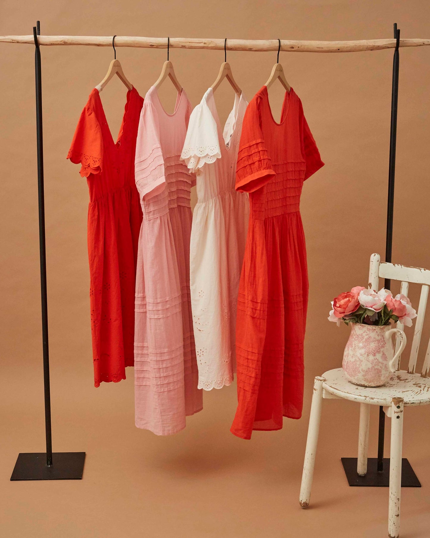 Robe - Festonnée broderie anglaise rouge