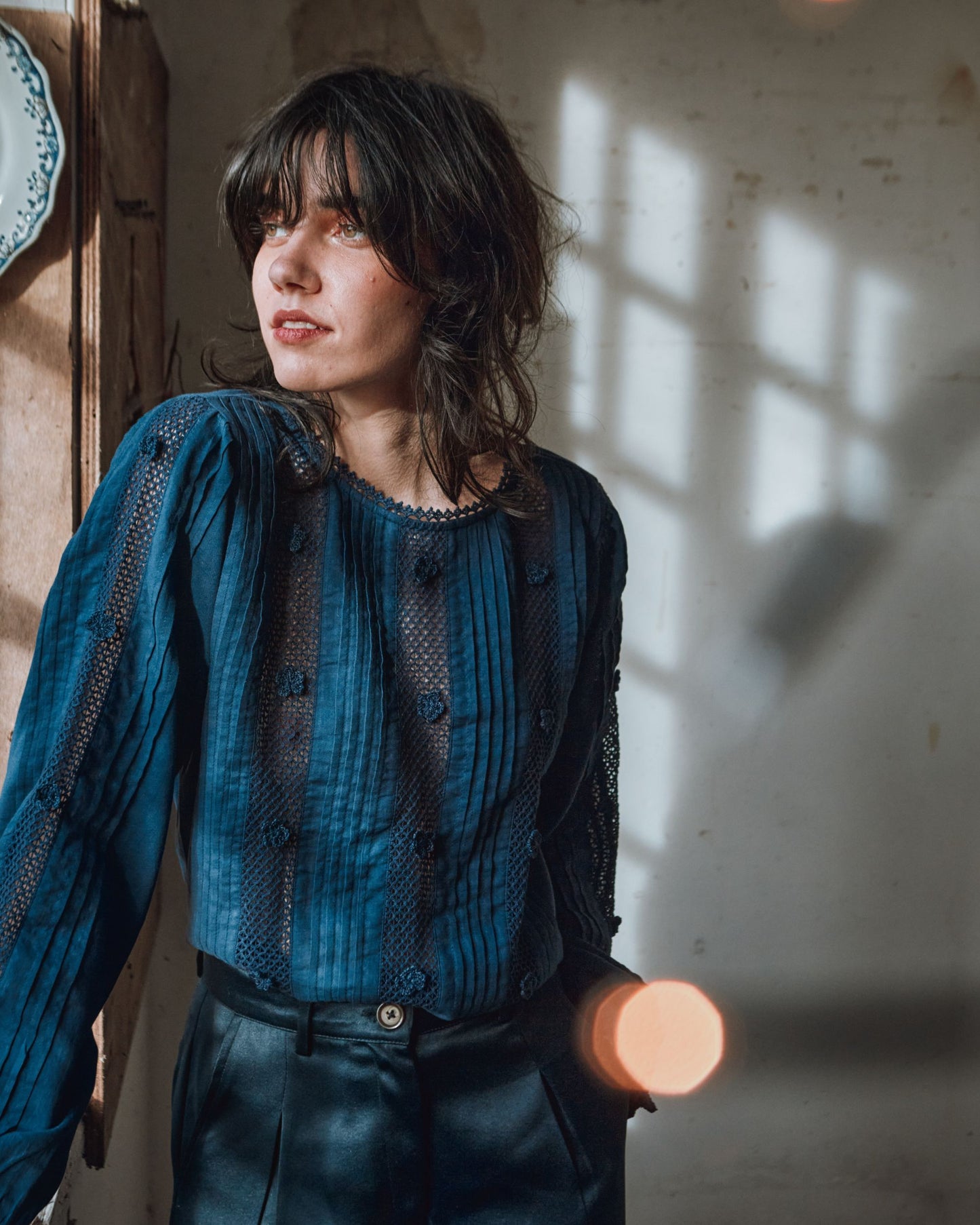 Blouse dentelle fleurs brodées navy