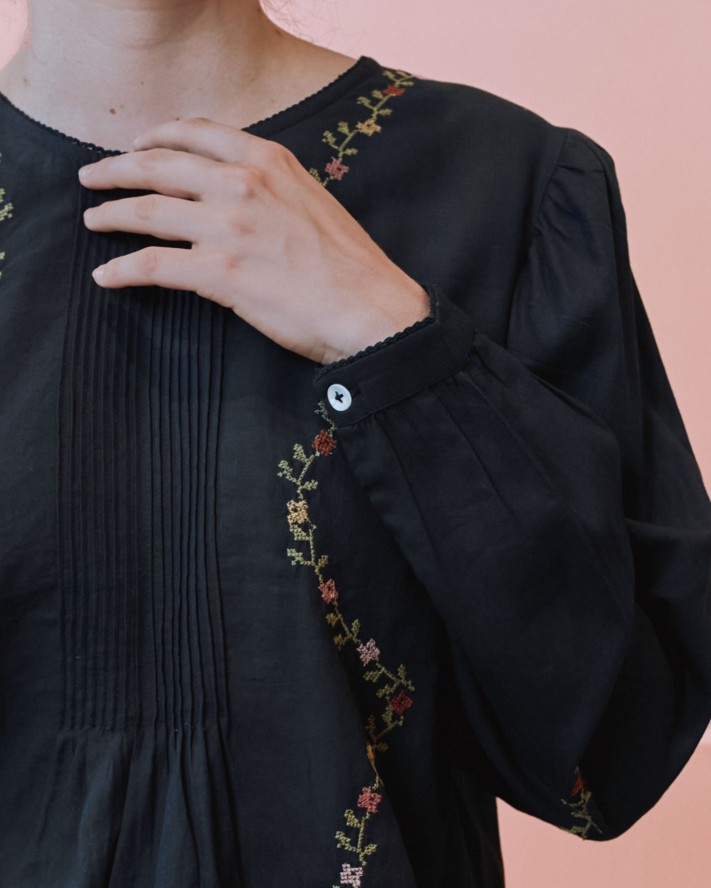 Blouse - Brodée point de croix noir