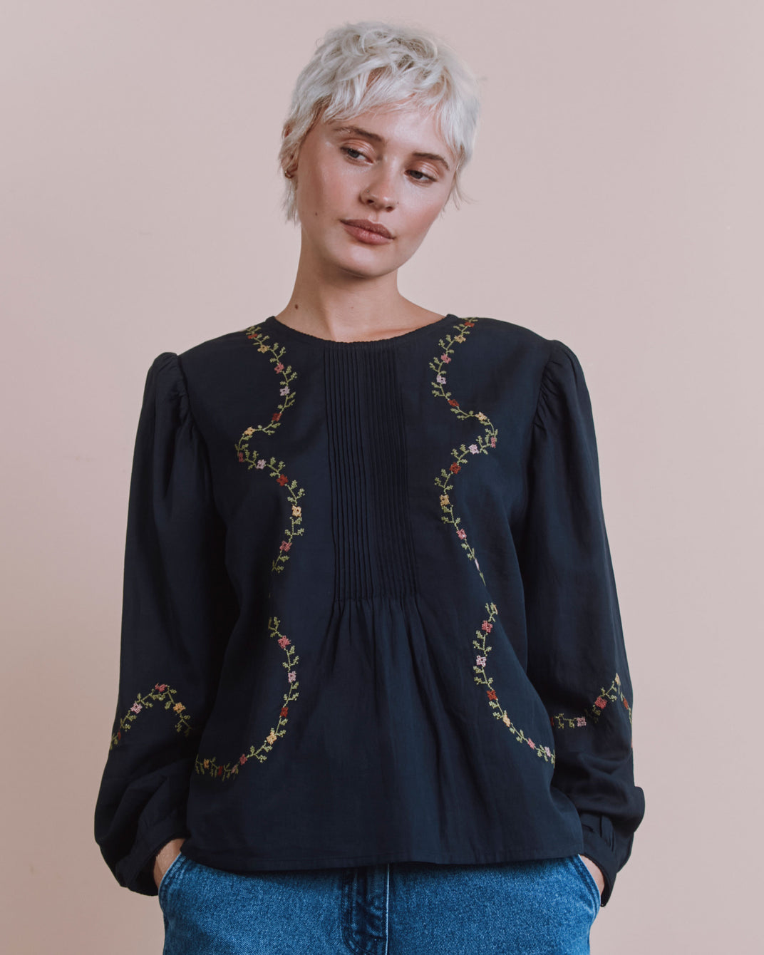 Blouse - Brodée point de croix noir