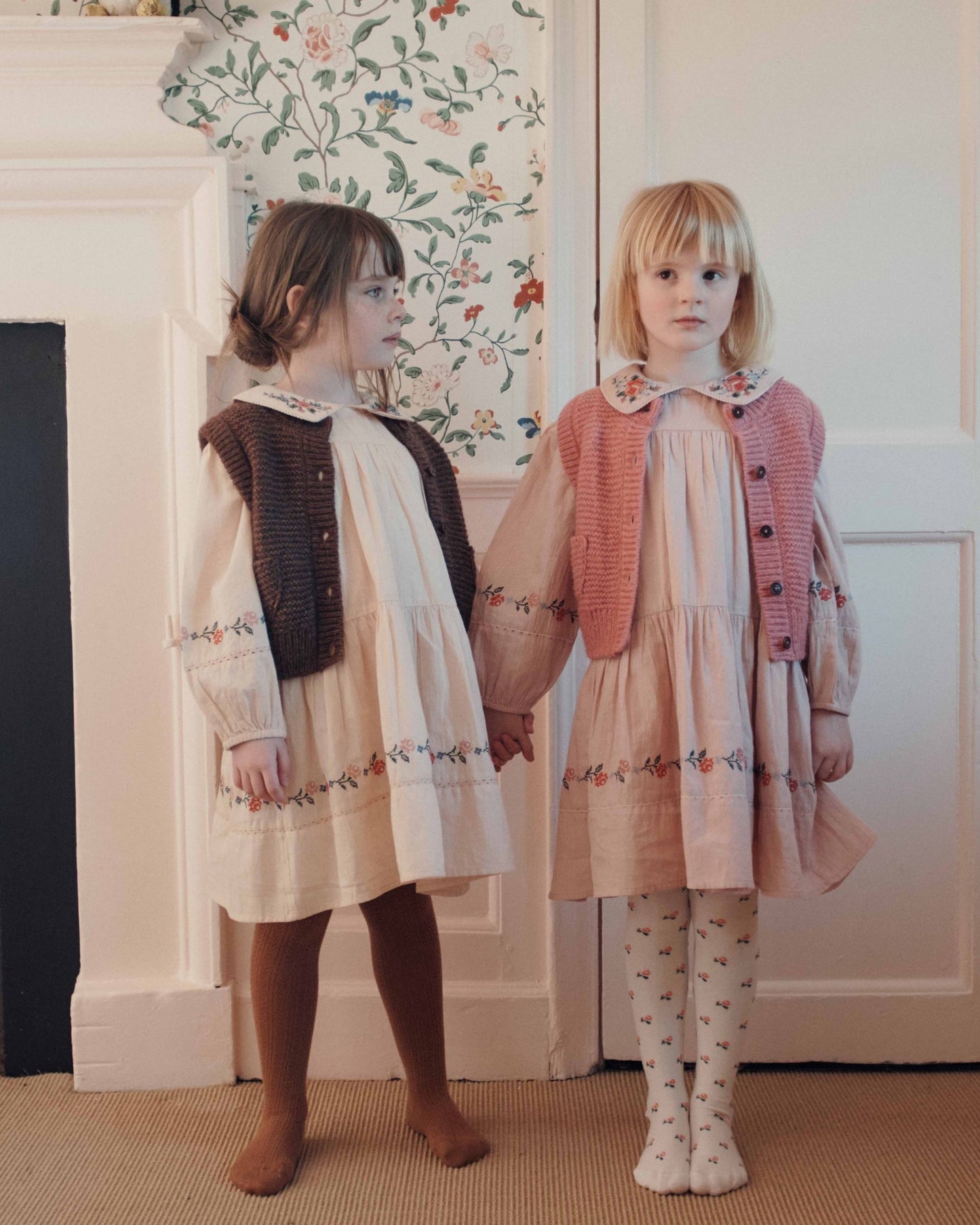 Robe - Brodée point de croix beige