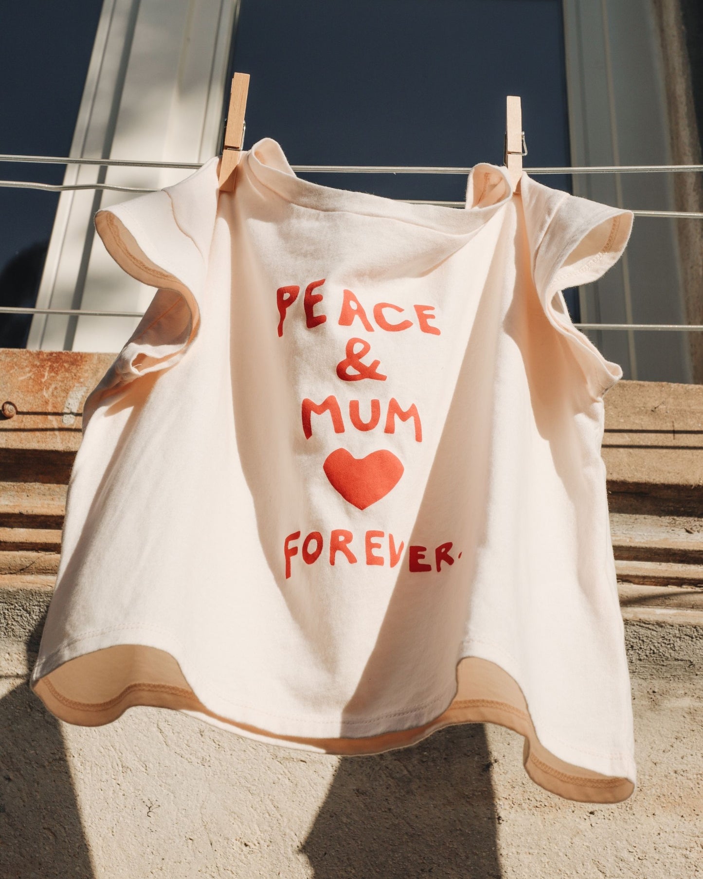 Mum Forever cream organic cotton t-shirt