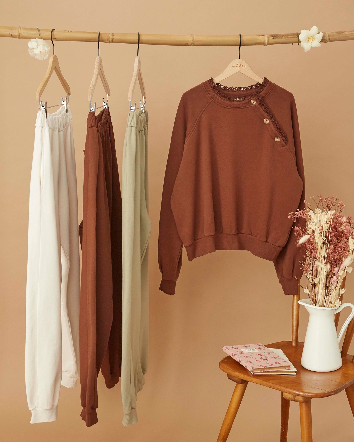 Sweat broderie anglaise coton bio châtaigne