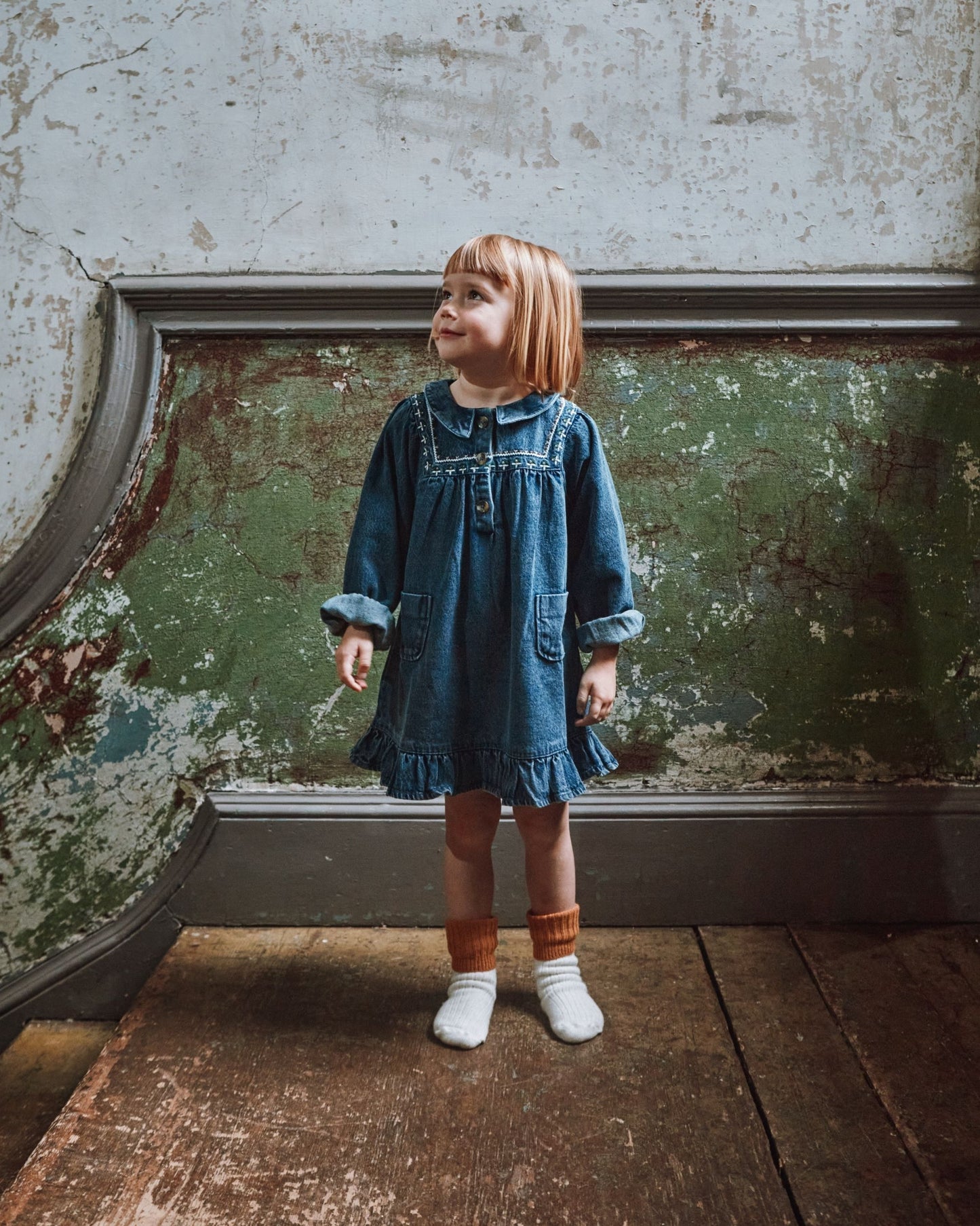 Robe brodée denim bleu