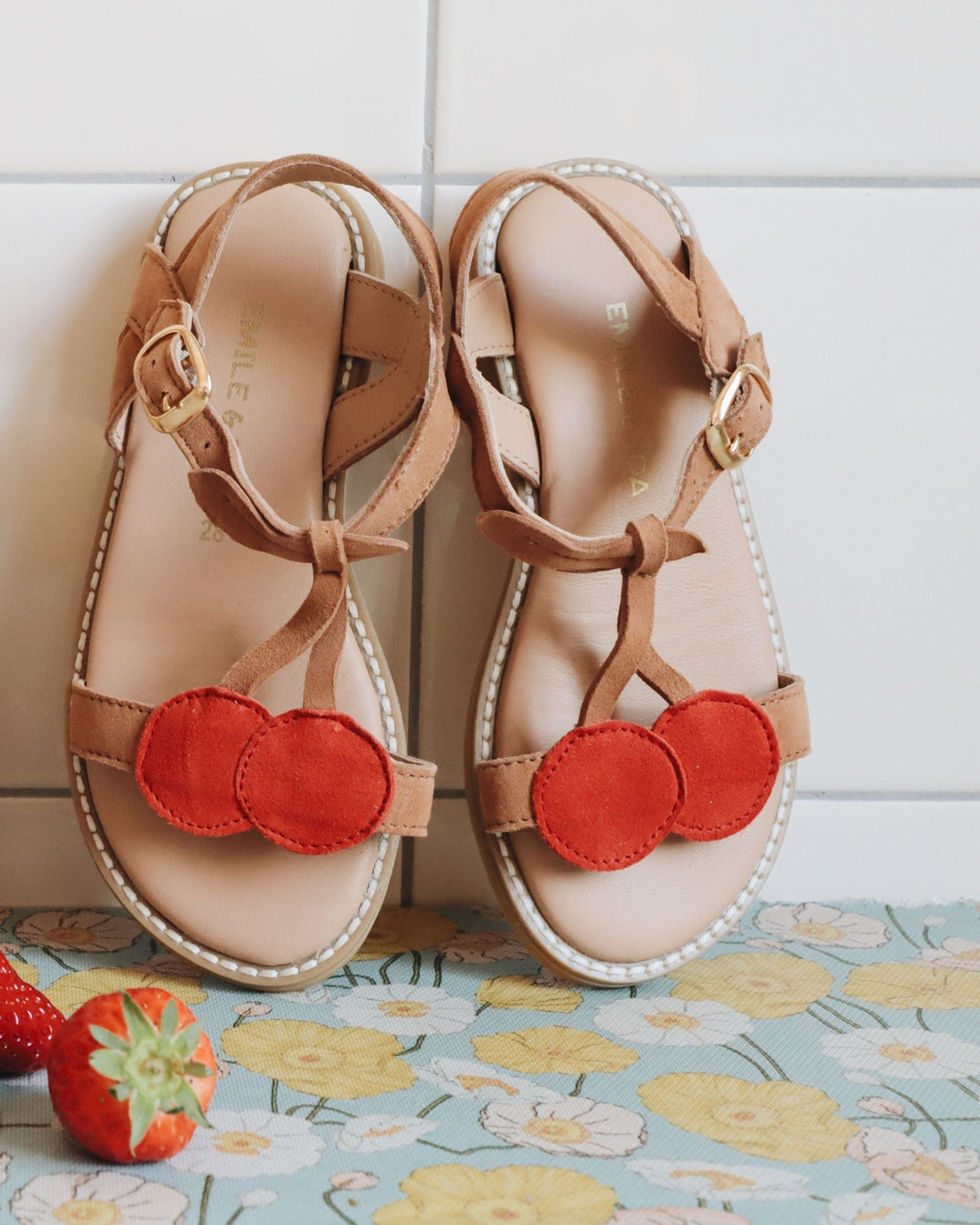 Sandales - cerises rouge camel