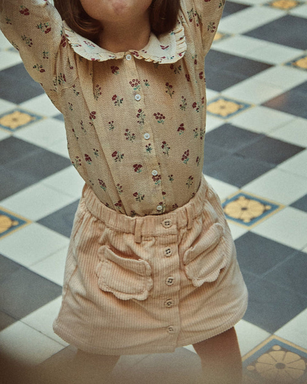 Ecru velvet flower pocket skirt