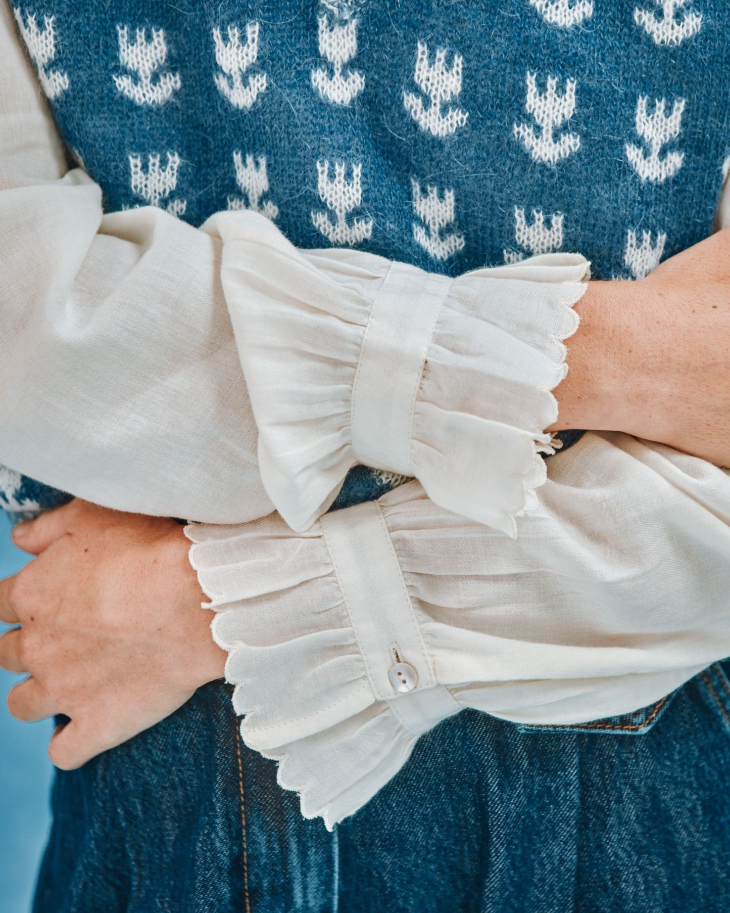 Blouse brodée en coton écru
