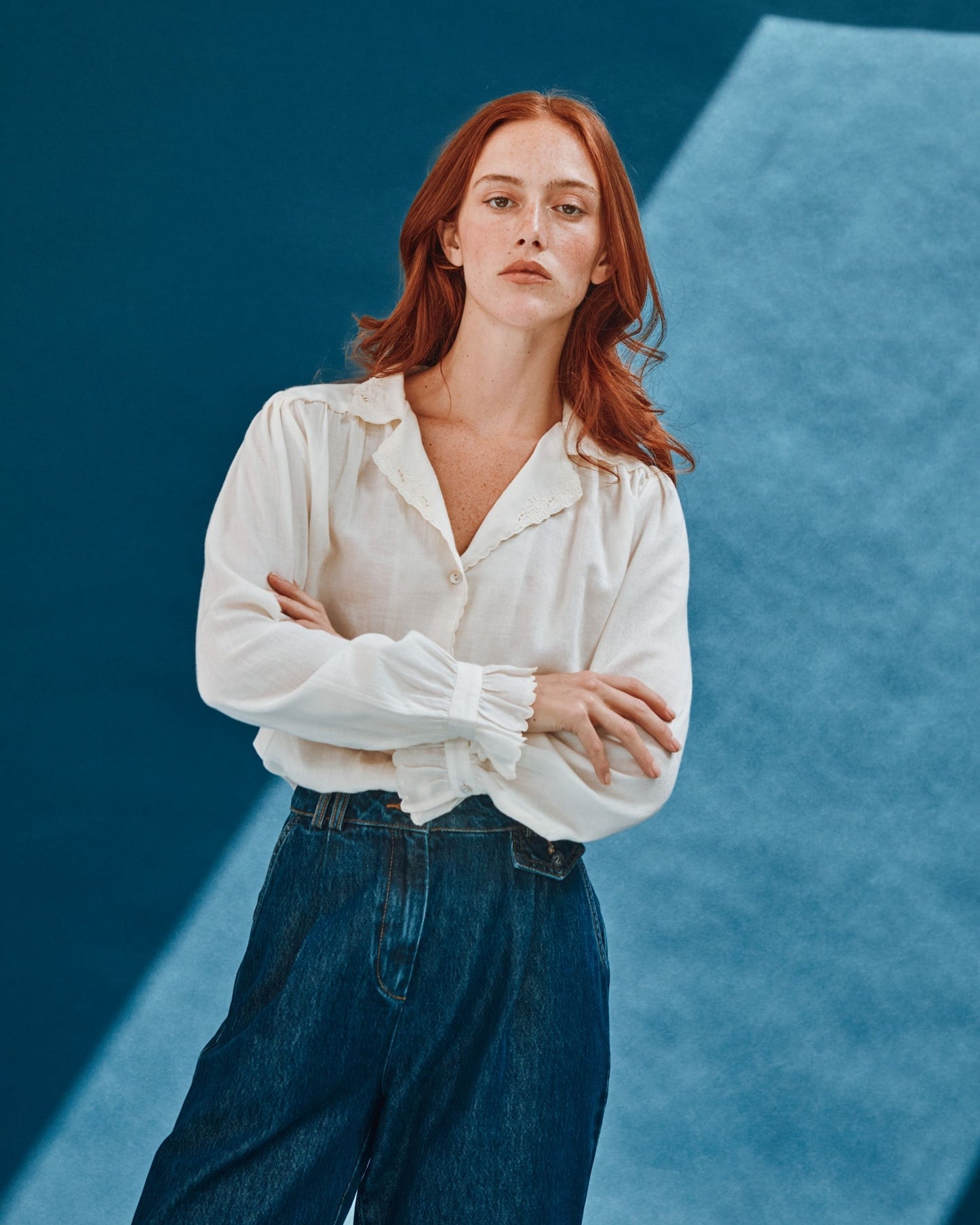 Blouse brodée en coton écru