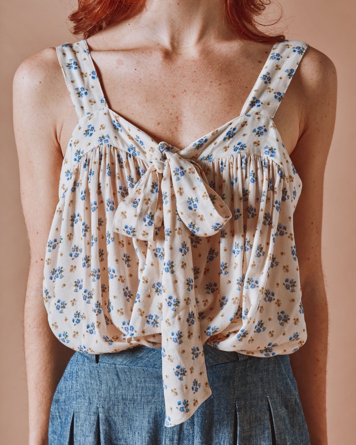 Top - Noeud fleuri bleuet