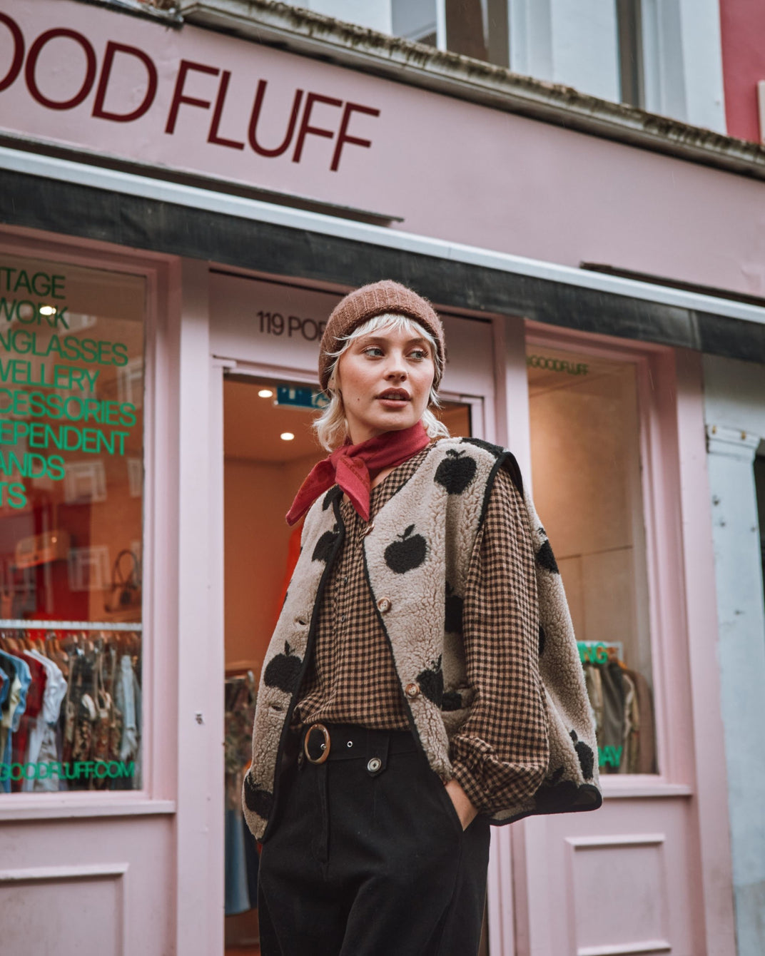 apple sleeveless vest