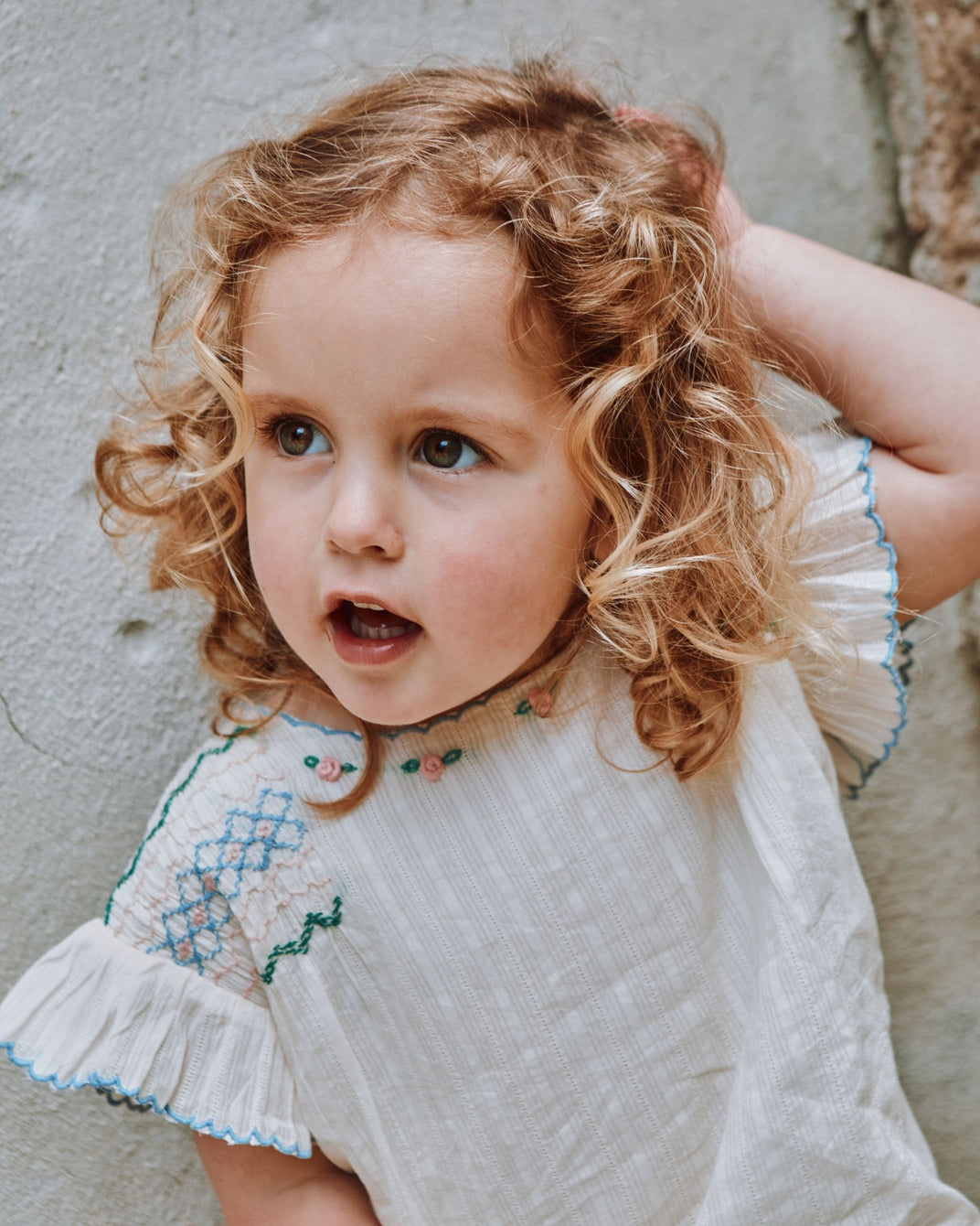 Blouse brodée smockée main écru