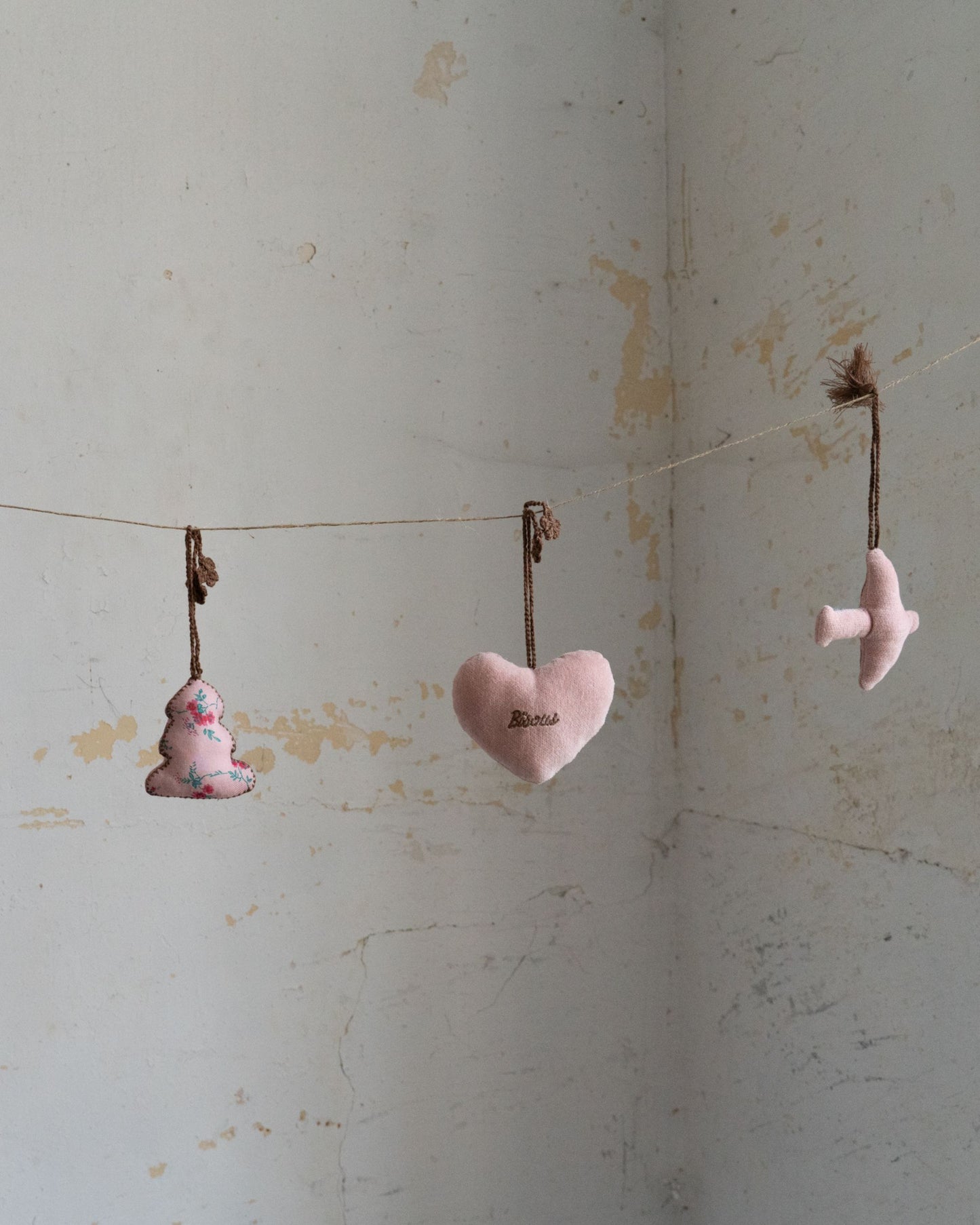 Décoration oiseau velours rose