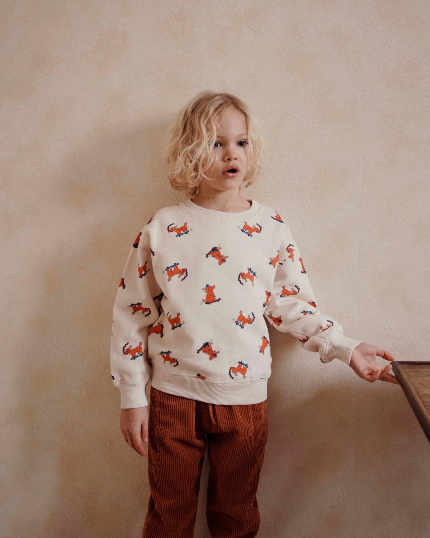 Sweat coton bio chien skateur crème