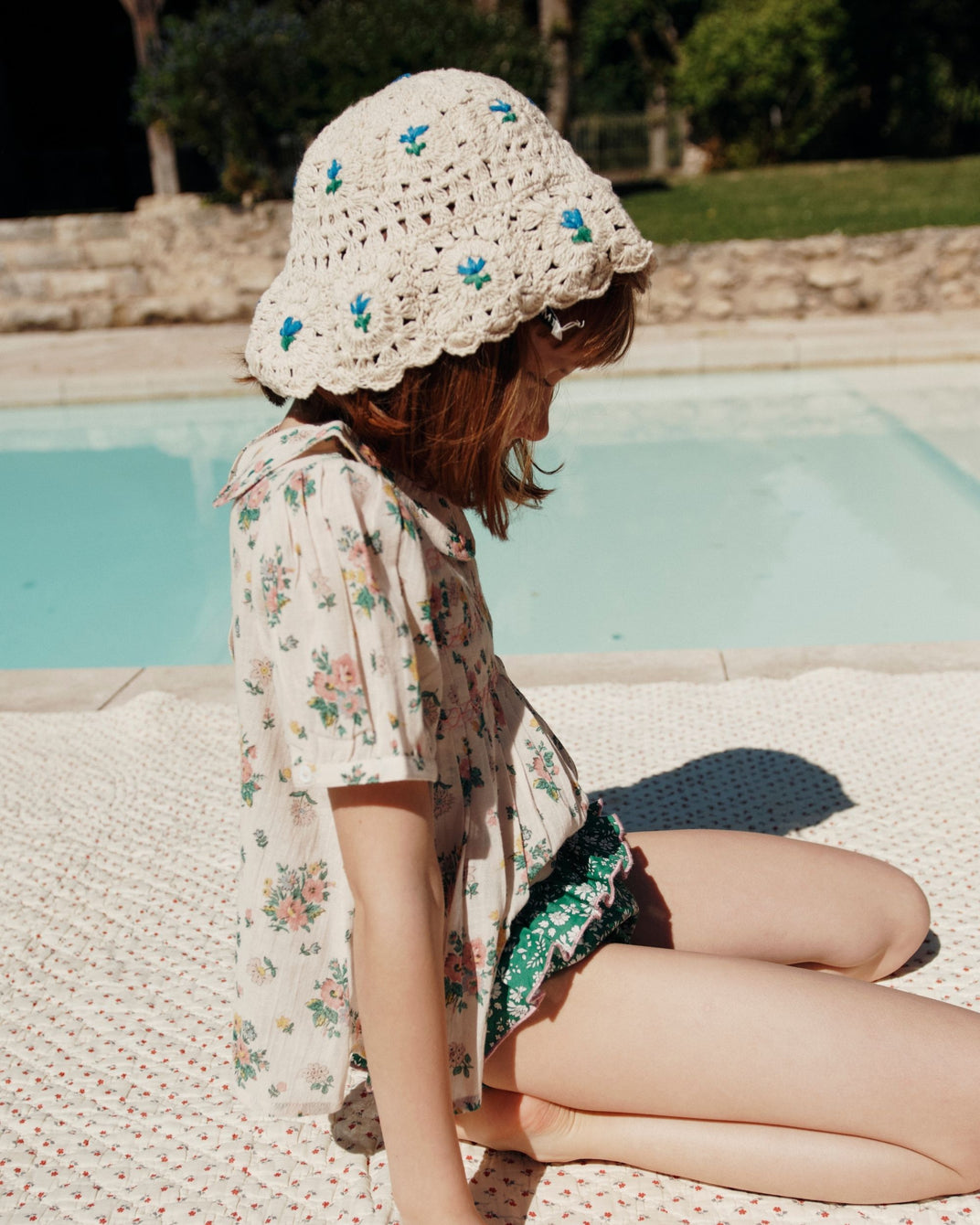 Ecru crochet hat with blue tulips
