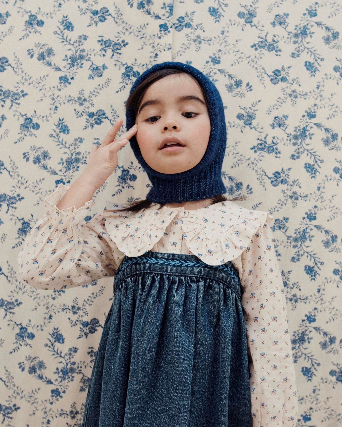 Blouse écrue à fleurs bleues