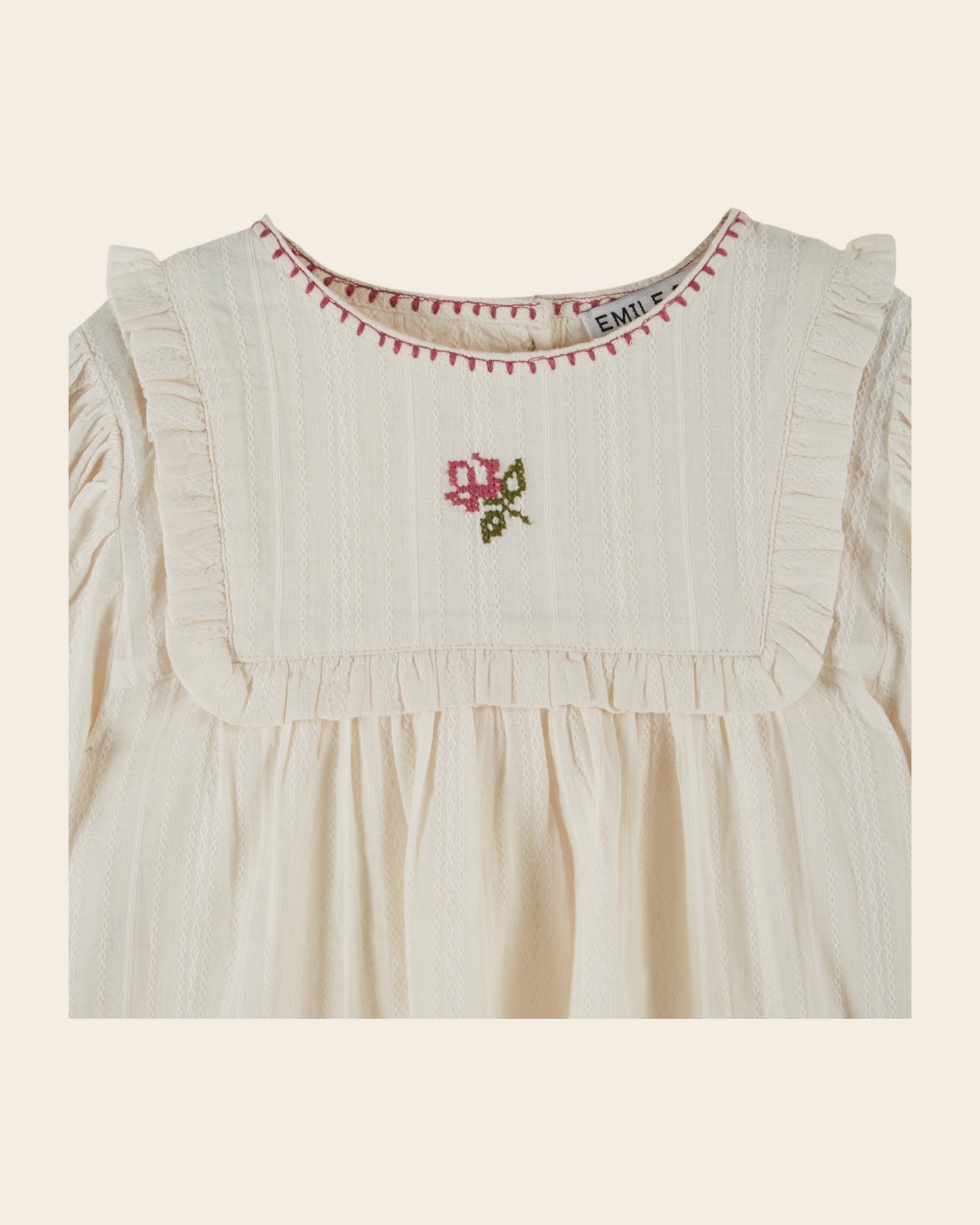 Blouse brodée à fleurs écru