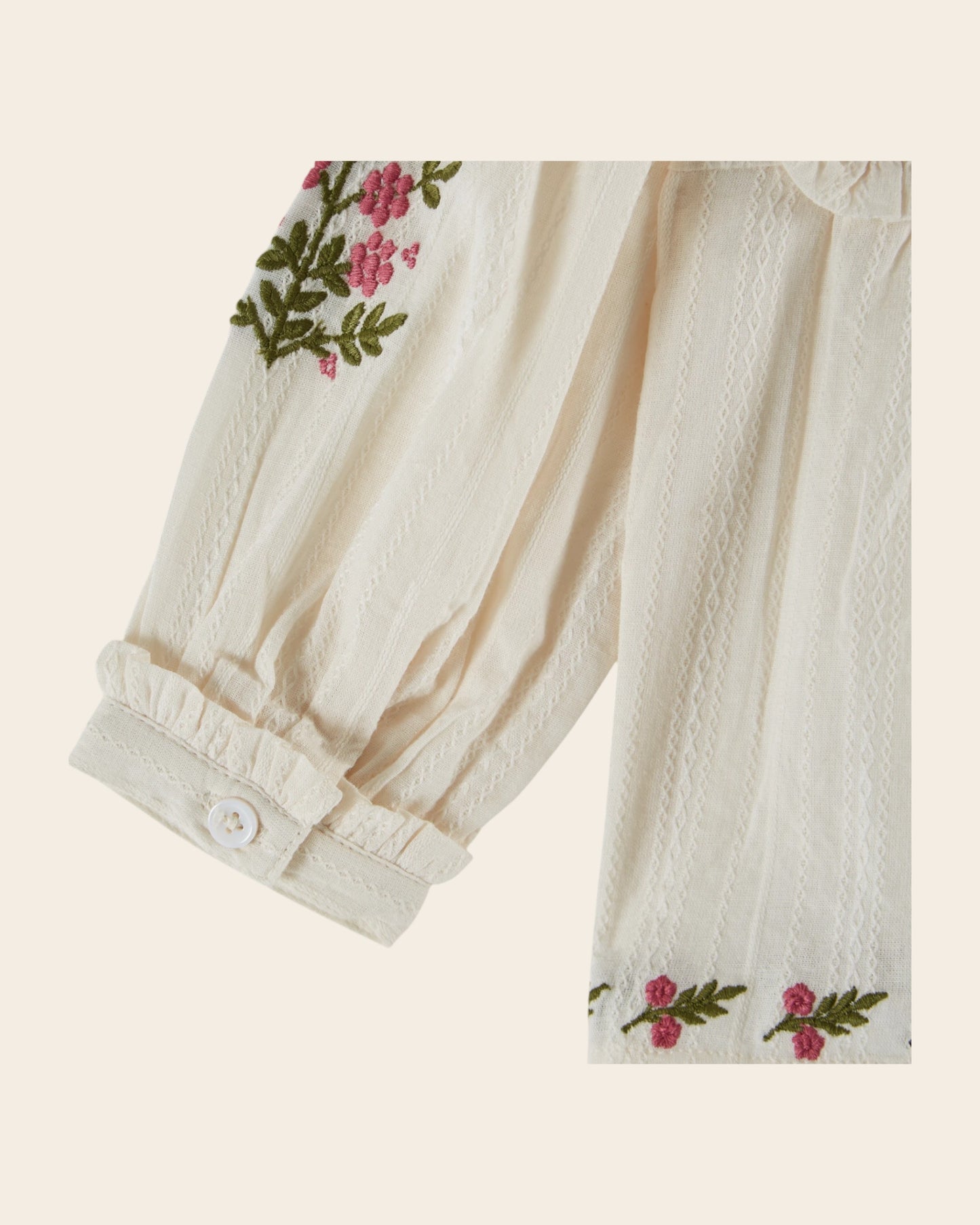 Blouse brodée à fleurs écru