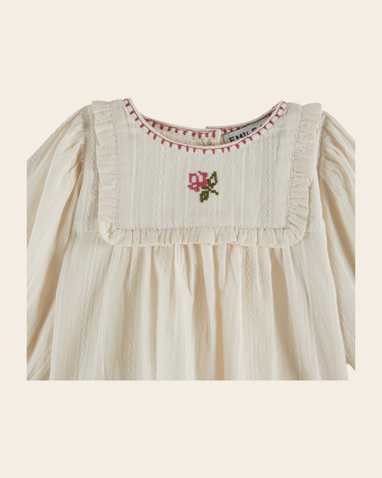 Blouse brodée à fleurs écru