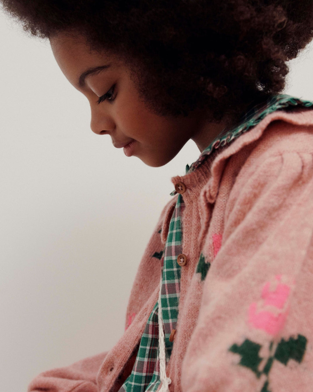 Cardigan col volanté fleurs rose