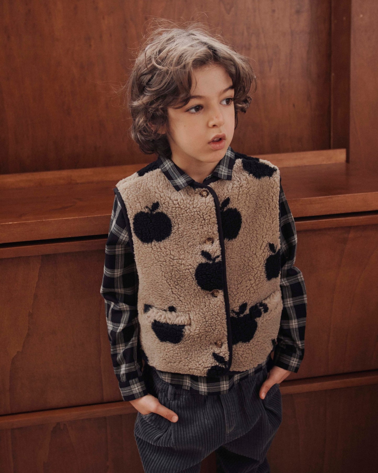apple sleeveless jacket