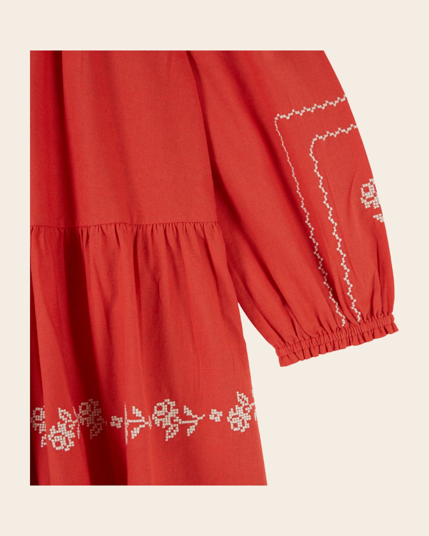 Robe - Brodée rouge