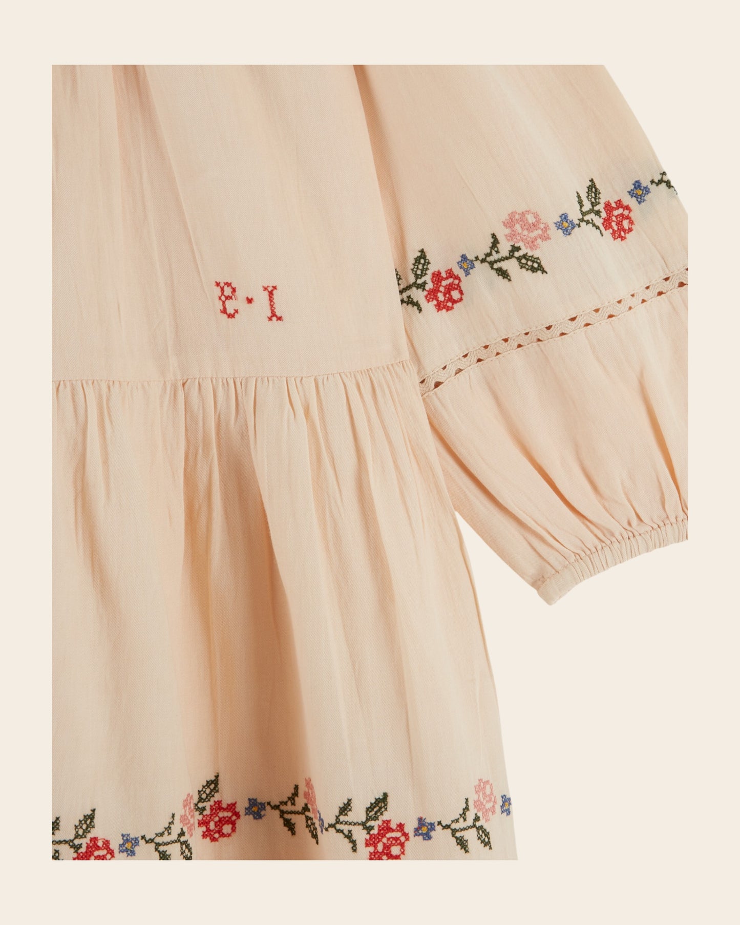 Robe - Brodée point de croix beige