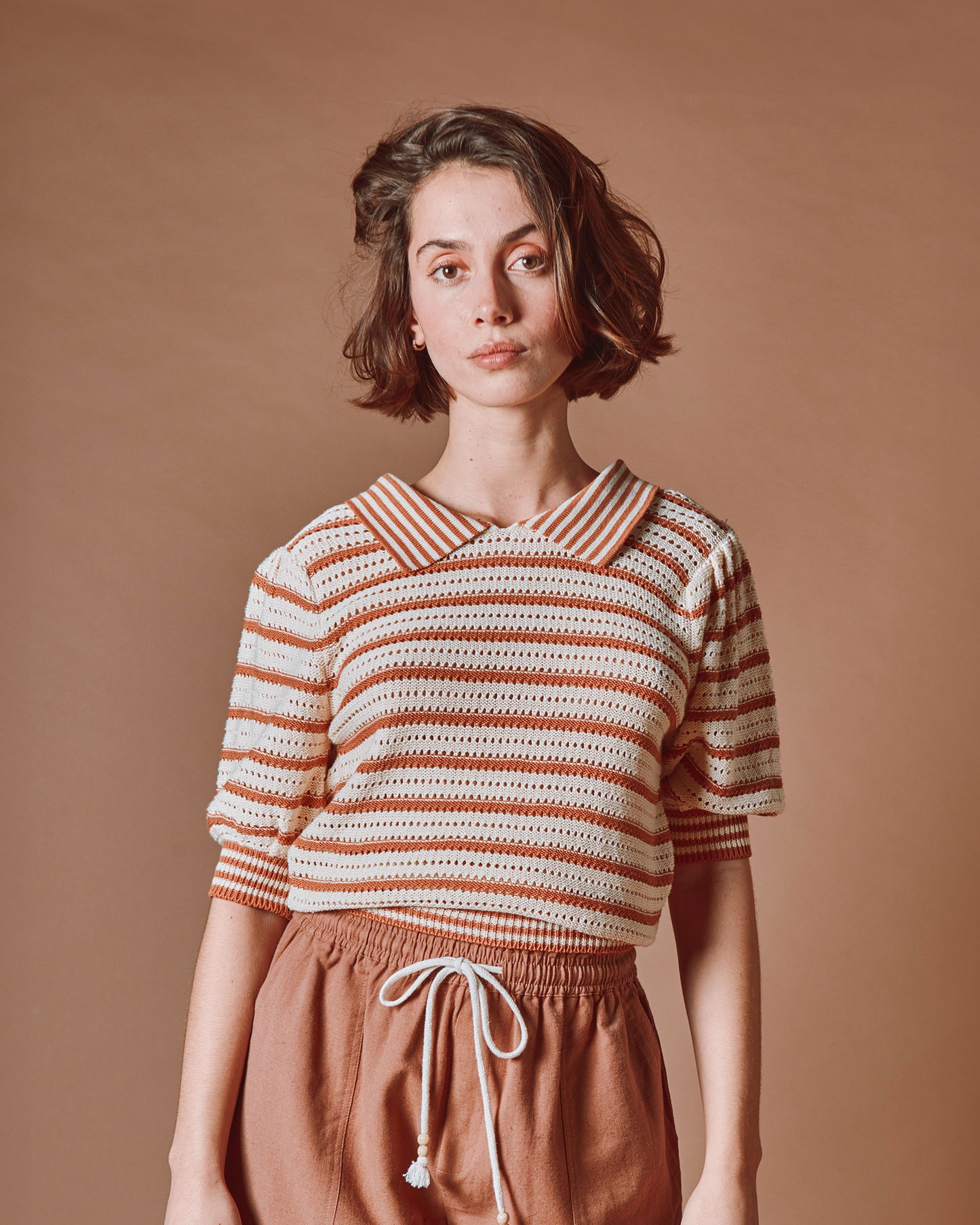 Polo - Ajouré rayé écru et marron