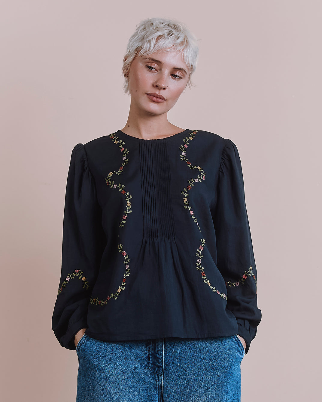 Blouse - Brodée point de croix noir