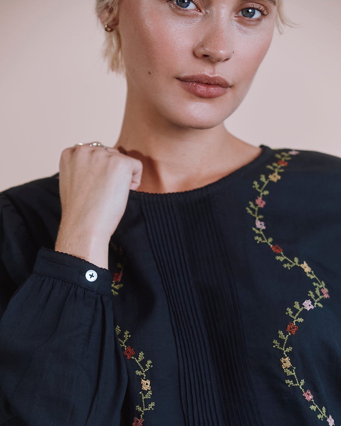 Blouse - Brodée point de croix noir