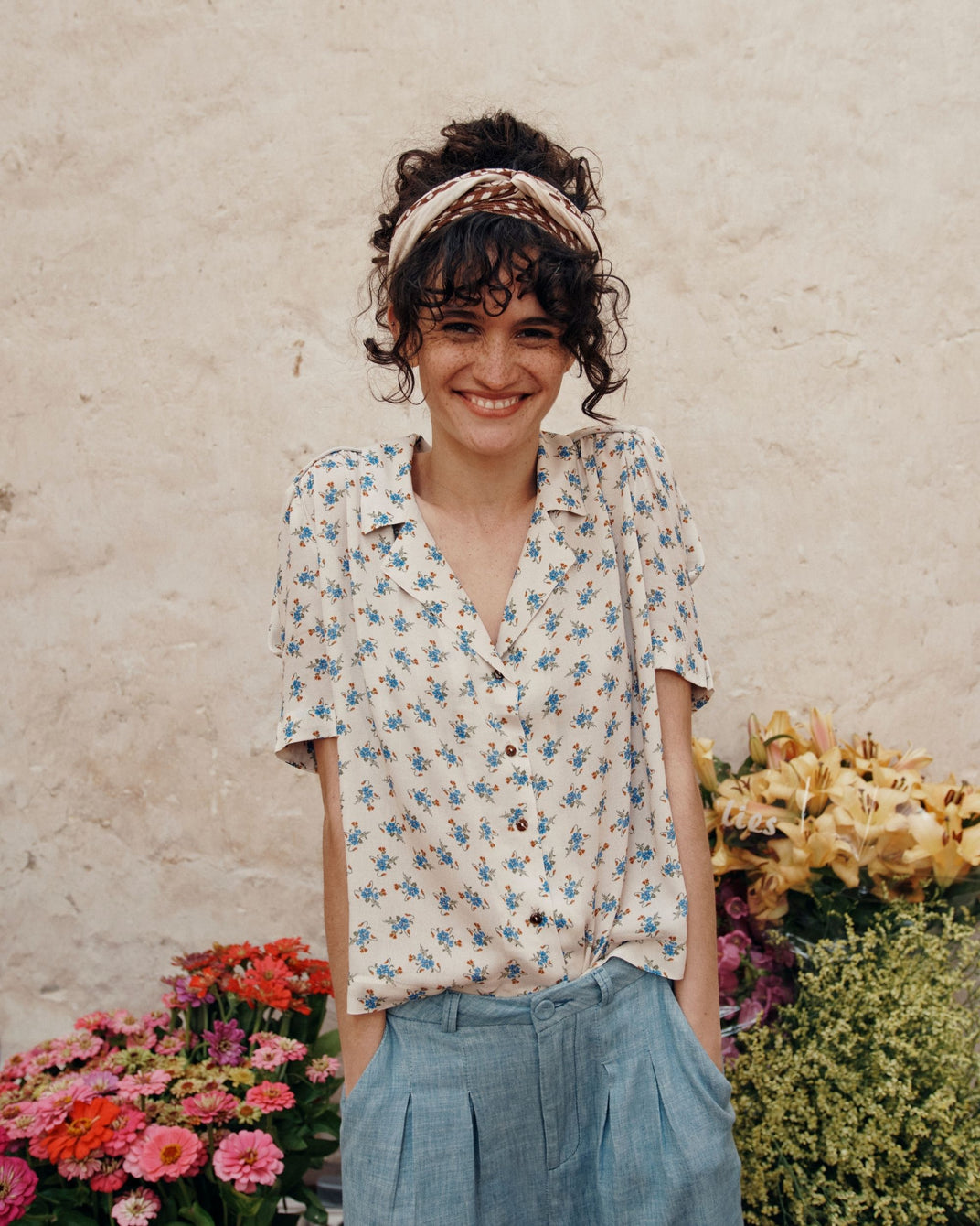 Blouse - écru fleurs bleues